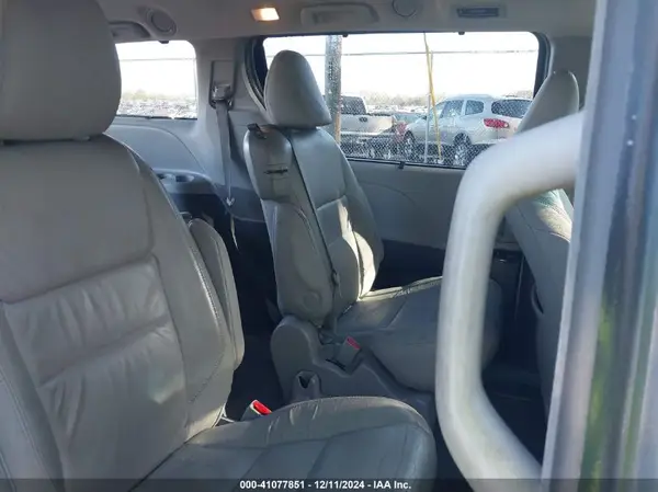 5TDYK3DC3GS744752 2016 TOYOTA SIENNA - Image 8