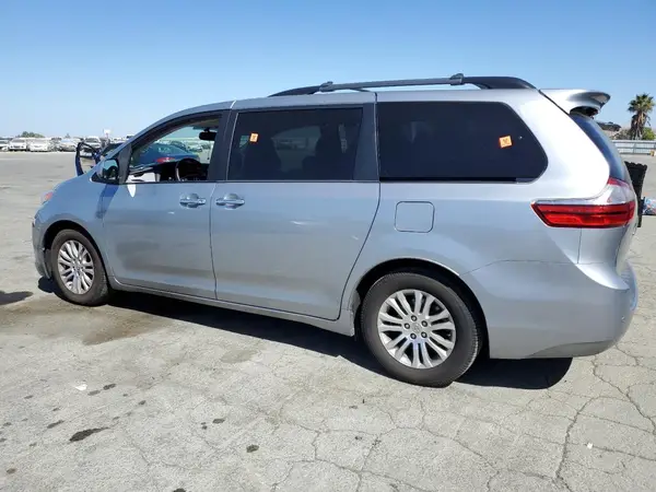 5TDYK3DC3GS747036 2016 TOYOTA SIENNA - Image 2