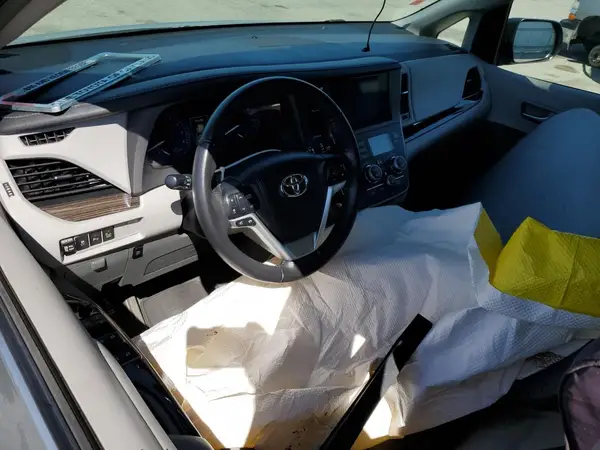 5TDYK3DC3GS747036 2016 TOYOTA SIENNA - Image 8