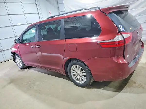 5TDYK3DC3GS749109 2016 TOYOTA SIENNA - Image 2