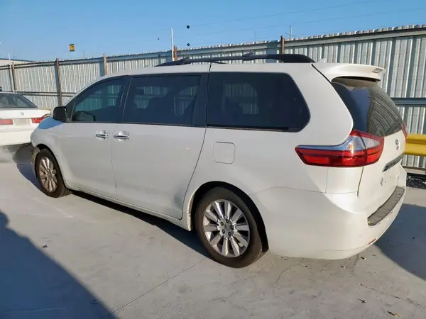 5TDYK3DC3GS752303 2016 TOYOTA SIENNA - Image 2