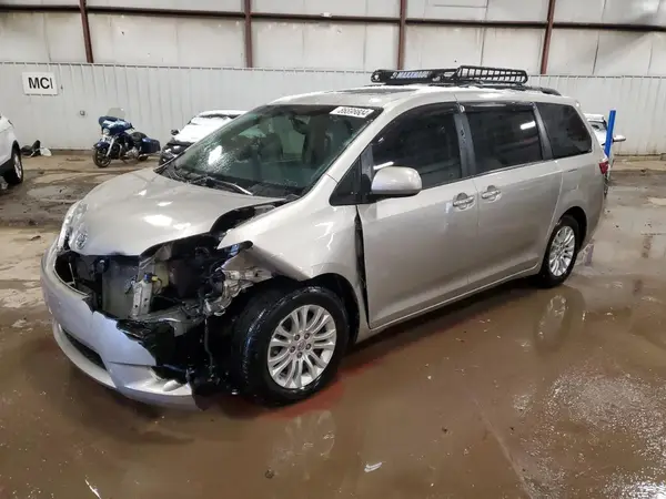 5TDYK3DC3GS754696 2016 TOYOTA SIENNA - Image 1