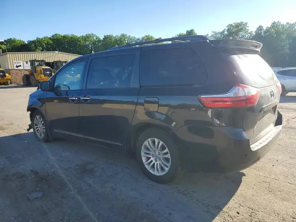 5TDYK3DC3GS758344 2016 TOYOTA SIENNA - Image 2