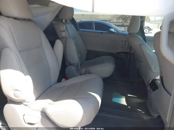 5TDYK3DC3GS761891 2016 TOYOTA SIENNA - Image 8