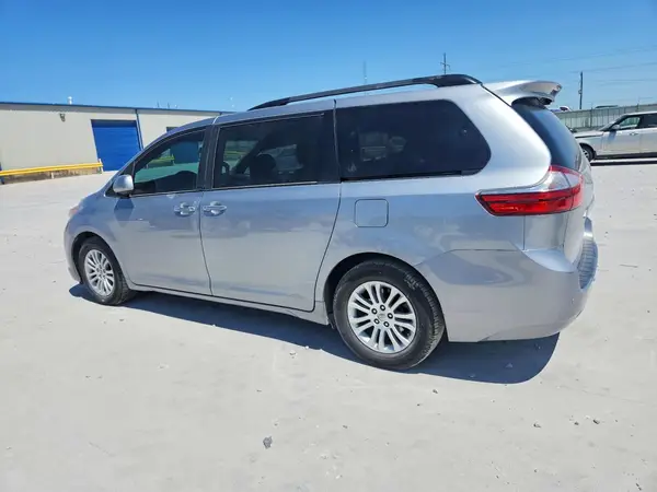 5TDYK3DC3GS762491 2016 TOYOTA SIENNA - Image 2
