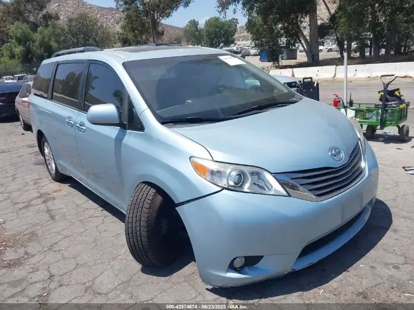 5TDYK3DC3GS765228 2016 TOYOTA SIENNA - Image 1