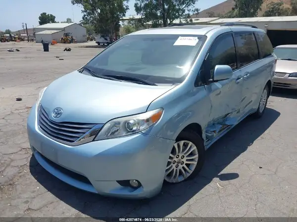 5TDYK3DC3GS765228 2016 TOYOTA SIENNA - Image 2