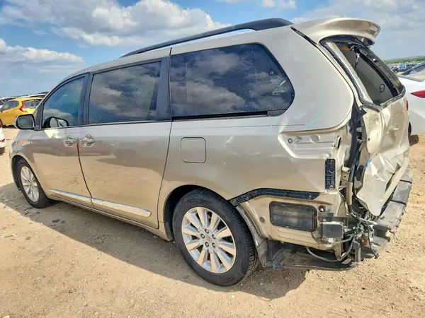 5TDYK3DC3GS765312 2016 TOYOTA SIENNA - Image 2