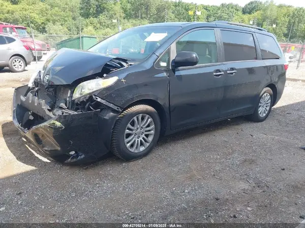 5TDYK3DC4GS691172 2016 TOYOTA SIENNA - Image 2
