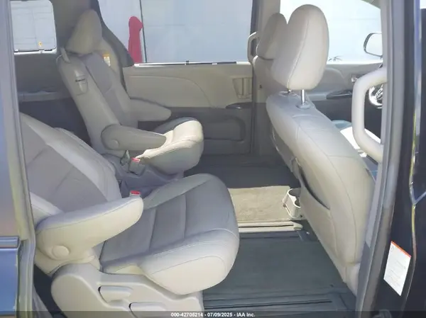 5TDYK3DC4GS691172 2016 TOYOTA SIENNA - Image 8