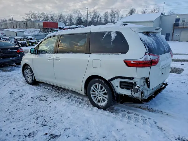 5TDYK3DC4GS703370 2016 TOYOTA SIENNA - Image 2