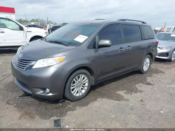 5TDYK3DC4GS708455 2016 TOYOTA SIENNA - Image 2