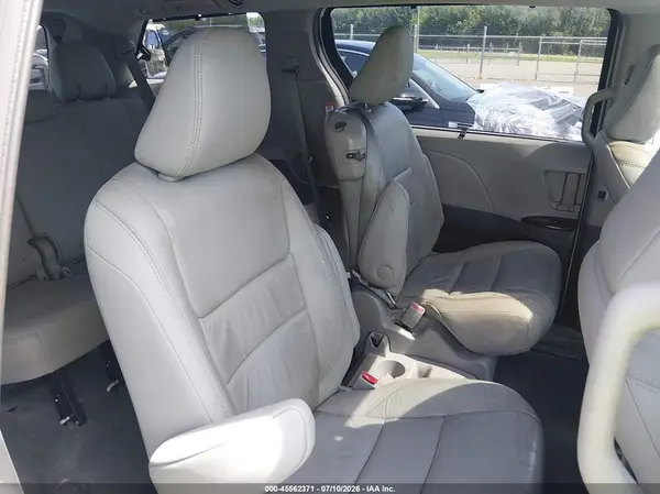 5TDYK3DC4GS709847 2016 TOYOTA SIENNA - Image 8