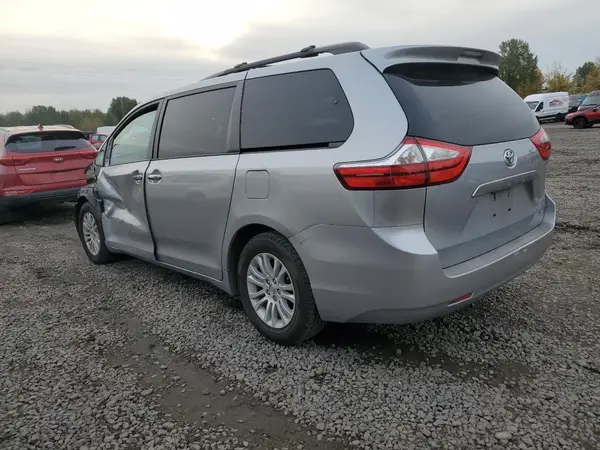 5TDYK3DC4GS711372 2016 TOYOTA SIENNA - Image 2