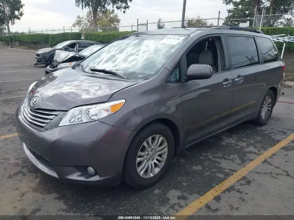 5TDYK3DC4GS712151 2016 TOYOTA SIENNA - Image 2