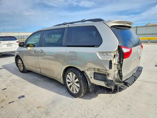 5TDYK3DC4GS712487 2016 TOYOTA SIENNA - Image 2