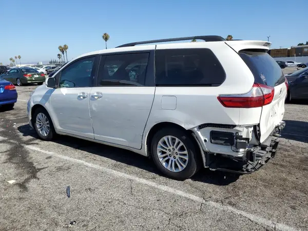 5TDYK3DC4GS714787 2016 TOYOTA SIENNA - Image 2