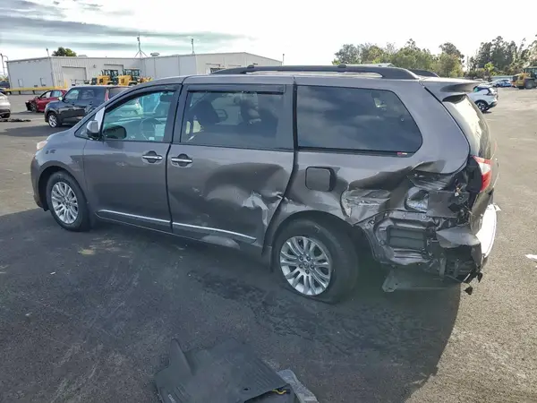 5TDYK3DC4GS716619 2016 TOYOTA SIENNA - Image 2