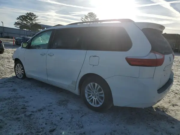 5TDYK3DC4GS720055 2016 TOYOTA SIENNA - Image 2