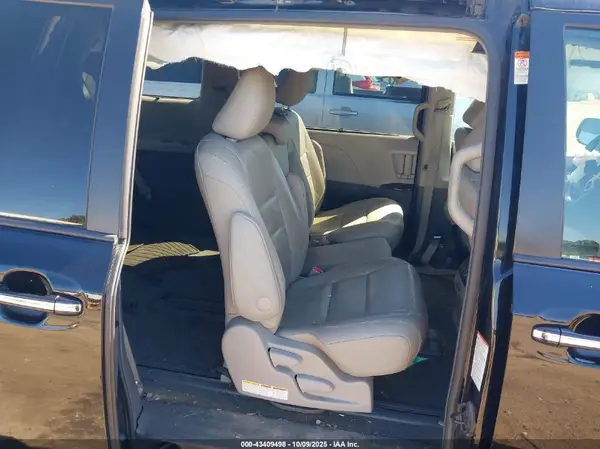 5TDYK3DC4GS720265 2016 TOYOTA SIENNA - Image 8