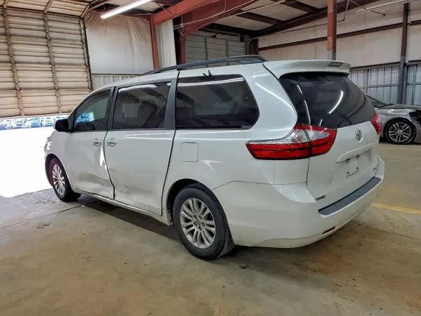 5TDYK3DC4GS720850 2016 TOYOTA SIENNA - Image 2