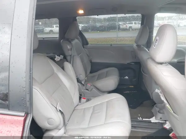 5TDYK3DC4GS721190 2016 TOYOTA SIENNA - Image 8