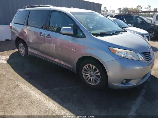 5TDYK3DC4GS722114 2016 TOYOTA SIENNA - Image 1