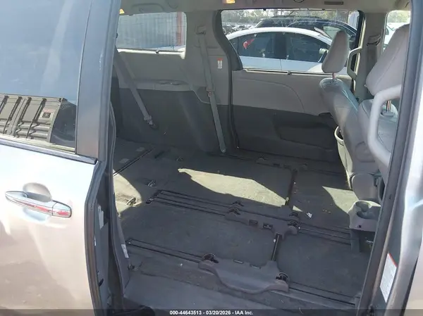 5TDYK3DC4GS722114 2016 TOYOTA SIENNA - Image 8