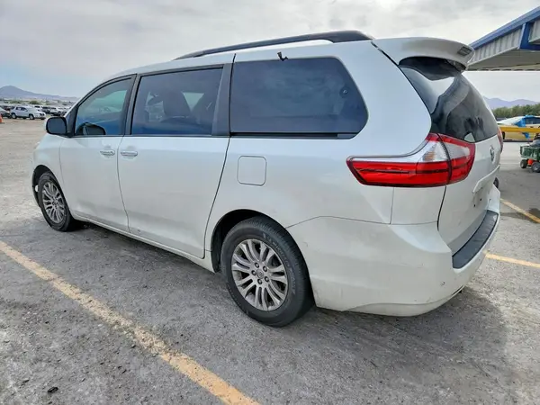 5TDYK3DC4GS722291 2016 TOYOTA SIENNA - Image 2