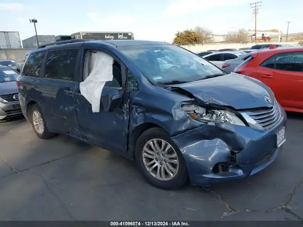 5TDYK3DC4GS722405 2016 TOYOTA SIENNA - Image 1