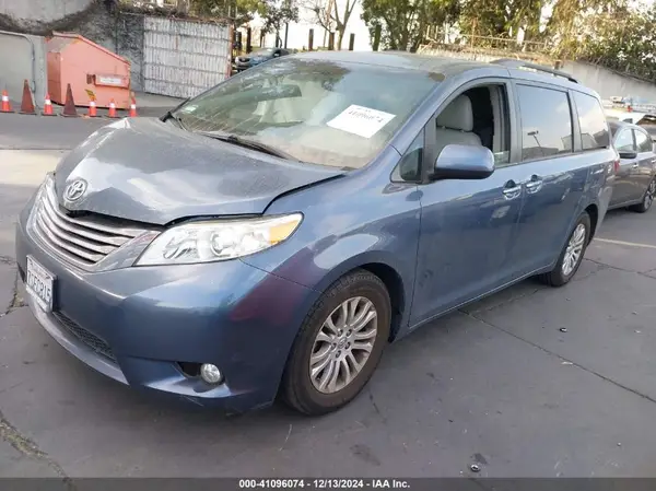 5TDYK3DC4GS722405 2016 TOYOTA SIENNA - Image 2