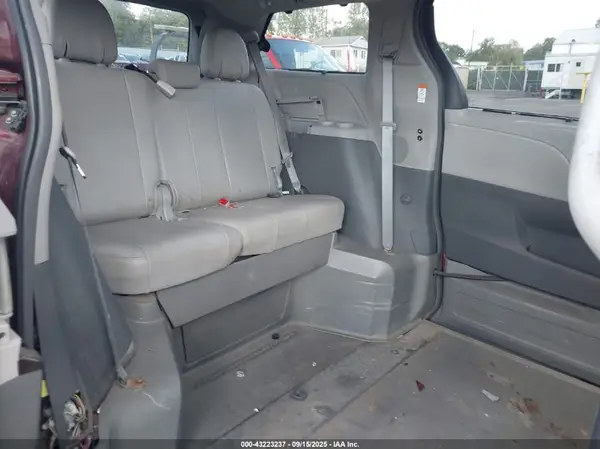5TDYK3DC4GS725000 2016 TOYOTA SIENNA - Image 8