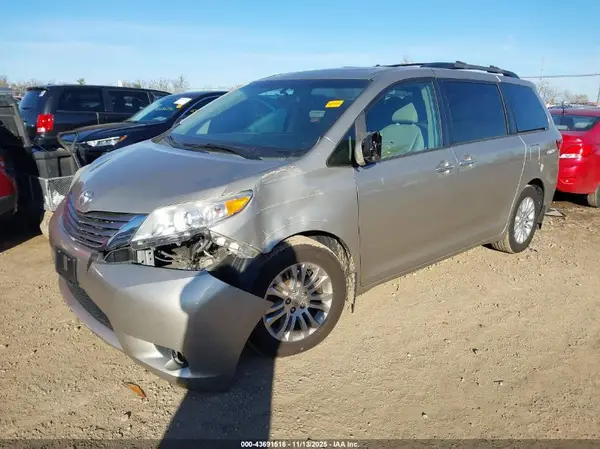 5TDYK3DC4GS726096 2016 TOYOTA SIENNA - Image 2