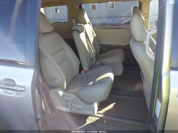 5TDYK3DC4GS726096 2016 TOYOTA SIENNA - Image 8