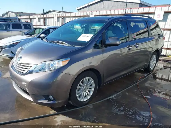 5TDYK3DC4GS726633 2016 TOYOTA SIENNA - Image 2