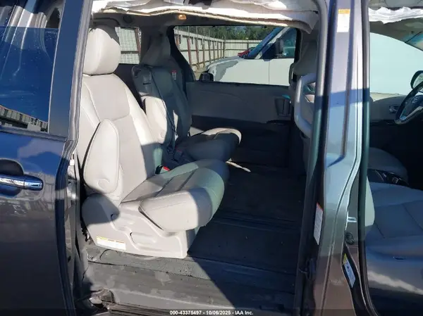 5TDYK3DC4GS726633 2016 TOYOTA SIENNA - Image 8
