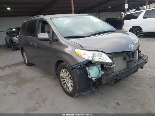 5TDYK3DC4GS727135 2016 TOYOTA SIENNA - Image 1