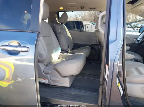 5TDYK3DC4GS731864 2016 TOYOTA SIENNA - Image 8