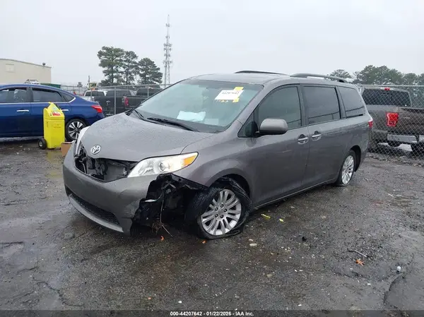 5TDYK3DC4GS737325 2016 TOYOTA SIENNA - Image 2