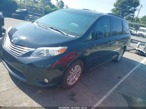 5TDYK3DC4GS739091 2016 TOYOTA SIENNA - Image 2