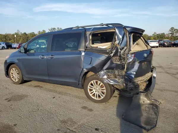 5TDYK3DC4GS742511 2016 TOYOTA SIENNA - Image 2