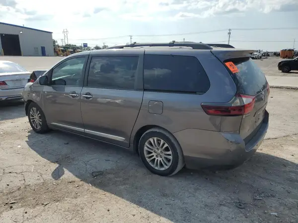 5TDYK3DC4GS744257 2016 TOYOTA SIENNA - Image 2