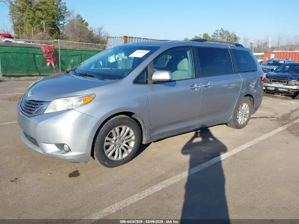 5TDYK3DC4GS746672 2016 TOYOTA SIENNA - Image 2