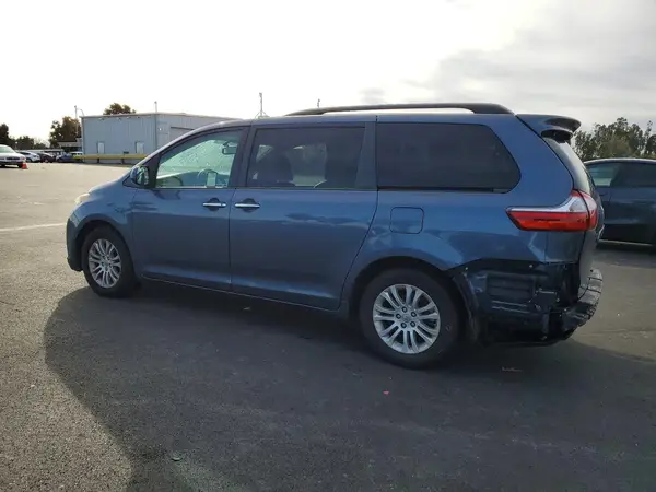 5TDYK3DC4GS748440 2016 TOYOTA SIENNA - Image 2