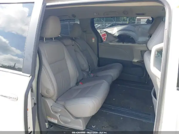 5TDYK3DC4GS748888 2016 TOYOTA SIENNA - Image 8