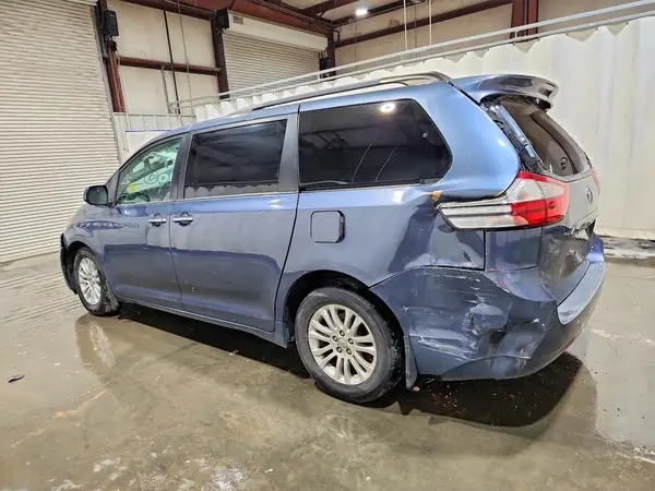 5TDYK3DC4GS756201 2016 TOYOTA SIENNA - Image 2