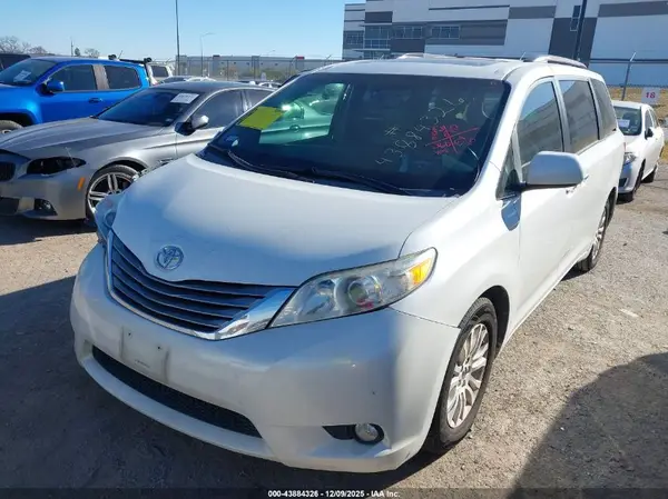 5TDYK3DC4GS757591 2016 TOYOTA SIENNA - Image 2