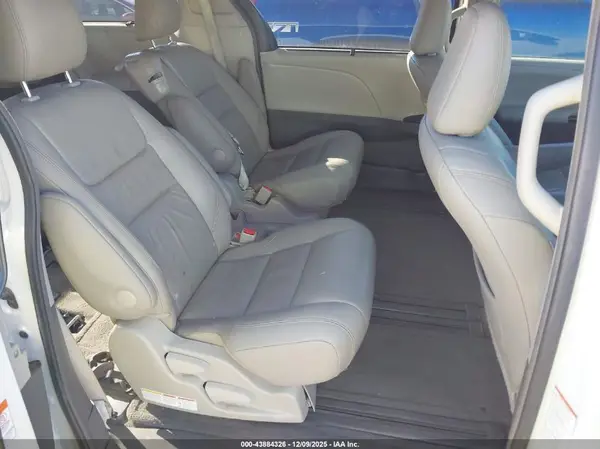 5TDYK3DC4GS757591 2016 TOYOTA SIENNA - Image 8