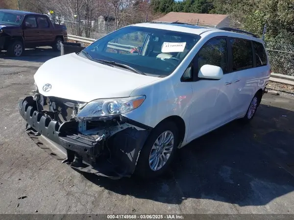5TDYK3DC4GS757607 2016 TOYOTA SIENNA - Image 2