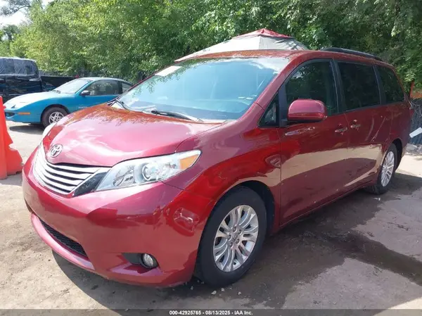 5TDYK3DC4GS757865 2016 TOYOTA SIENNA - Image 2